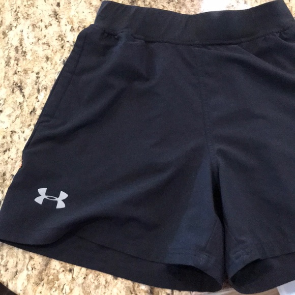 under armour running shorts with pockets